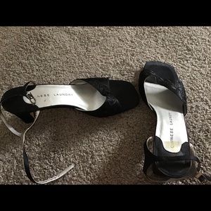 Dressy black mid heel shoes